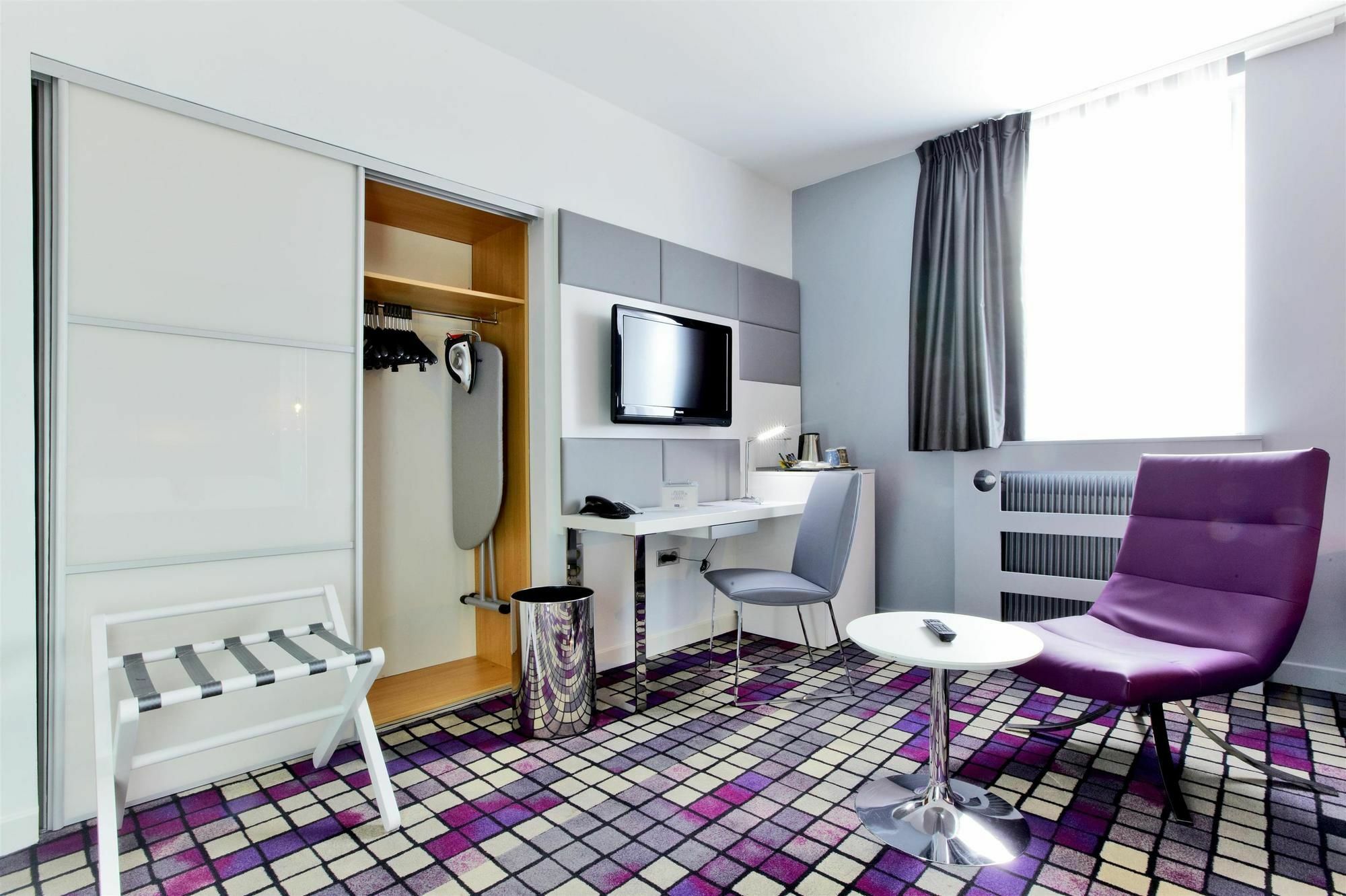 กีริอ๊าด เพรสทีจ ดีฌง ซองเทรอ Hotel ดีจอง ภายนอก รูปภาพ